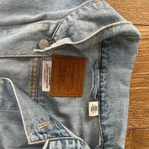 Women’s Levi’s Jean jacket